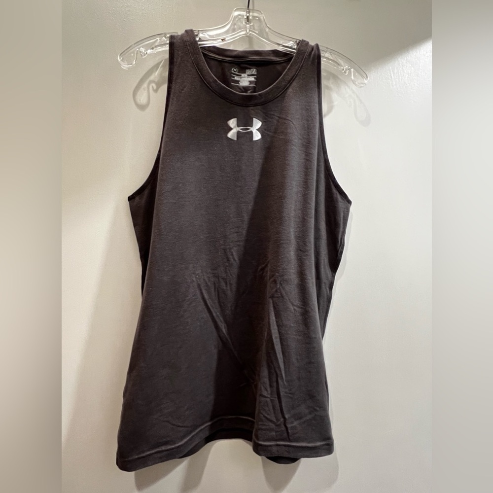 Gray Under Armour muscle shirt fitted no sleeve's size M MEDIUM